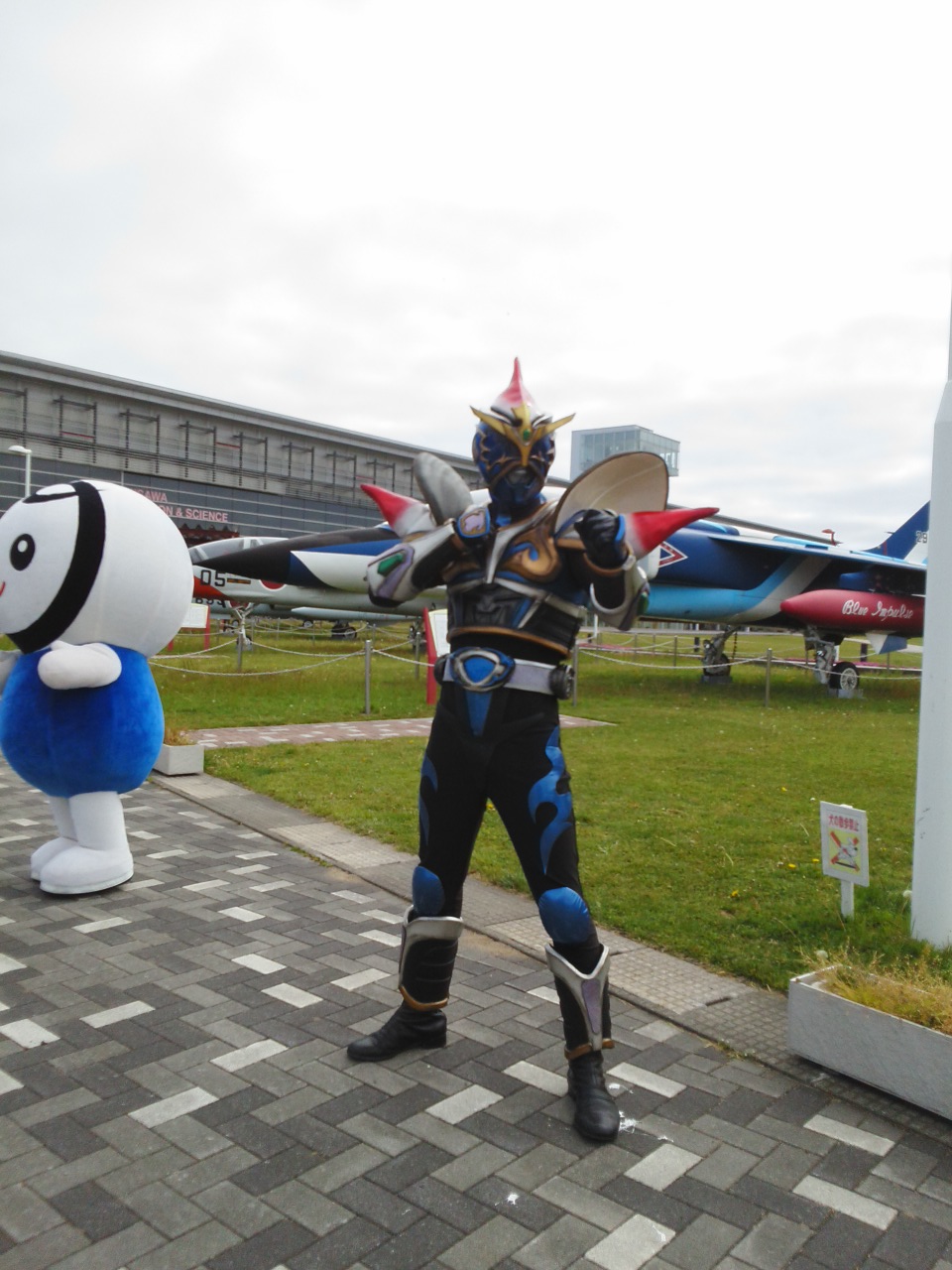 三沢市街パシャ写真『ホッキーガイとおいらくん】