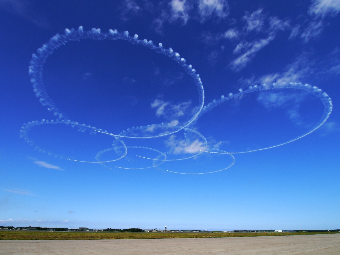 三沢市街パシャ写真『三沢基地航空祭、秋のサクラ。】
